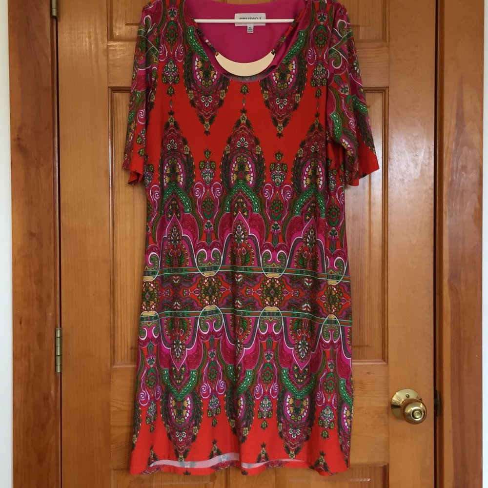 Studio 1 casual dress with removable "necklace"
